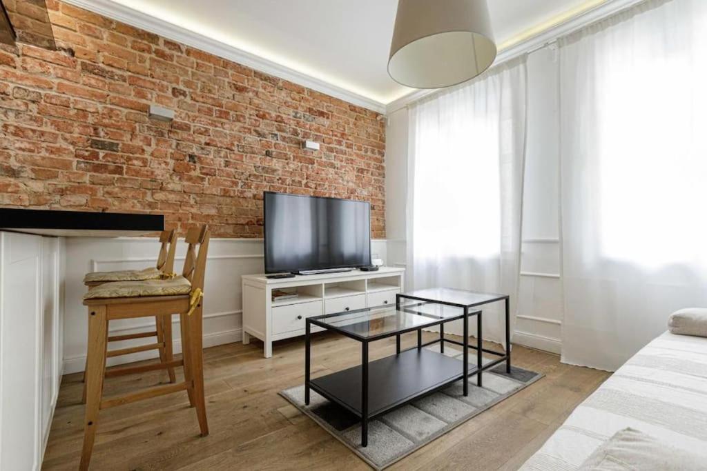 Central Wroclaw Apartment - City Center - Bright And Cozy - U11 Luaran gambar